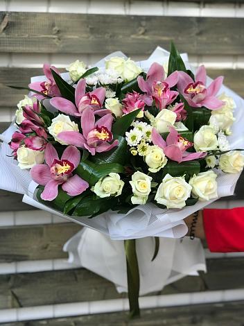 Букет цветов из: Розы и Хризантемы в Юго-Северной