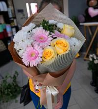 Букет цветов из:  Герберы, Розы и Хризантемы в Юго-Северной