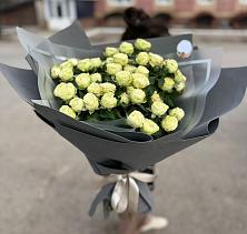 Букет Белые кустовые розы Солинеро в Юго-Северной